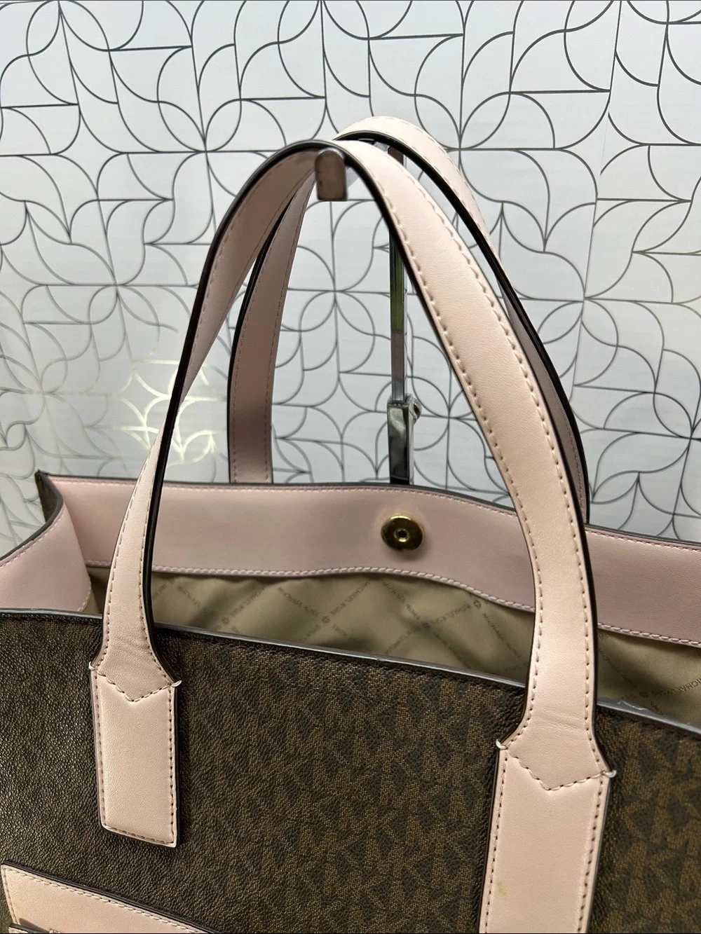 9508 Michael Kors Brown Tote with Pale Pink Trim and Matching Wristlet 269019508
